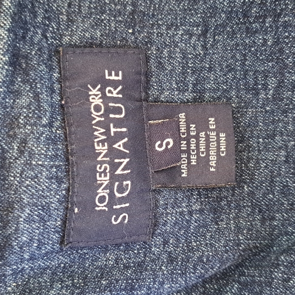 Jones New York Denim Jacket with detachable faux fur collar and cuffs. - Picture 4 of 6